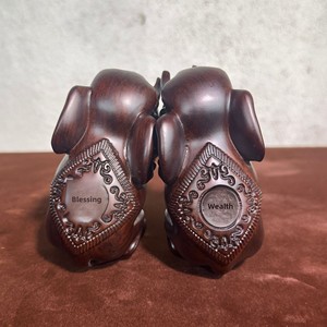 Ornements d'éléphant sculptés <span class=keywords><strong>en</strong></span> <span class=keywords><strong>bois</strong></span> <span class=keywords><strong>massif</strong></span> rouge ébène, une paire de cadeaux mascotte <span class=keywords><strong>en</strong></span> <span class=keywords><strong>bois</strong></span> - Product Image 2
