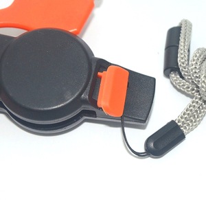 Équipement de survie multifonctionnel 7 en 1 pour l'extérieur : boussole, miroir de navigation, sifflet électronique, lampe torche LED en plastique - Product Image 3