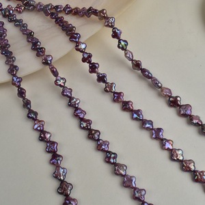 Collier de perles de trèfle violettes de forme baroque en eau douce naturelle, perles semi-finies blanches en vrac pour accessoires de bijoux DIY - Product Image 1