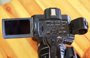 Caméscope professionnel Sony HDR-AX2000E avec zoom optique 20x et enregistrement 1080P pour la photographie de mariage - Prix de gros - Product Image 4