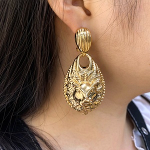 ต่างหูห้อยรูปหัวสิงโตชุบทอง 14K สไตล์โบฮีเมียนสำหรับผู้หญิง - Product Image 2