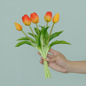 Bouquet de tulipes en silicone à 5 têtes Ruilisi, fleurs artificielles en caoutchouc souple, décoration de mariage et de maison, résistant aux UV - Product Image 1