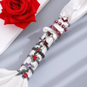 Bagues ajustables pour femmes, style gothique noir, avec cristal rouge, corbeau, strass rouge foncé, fleur de rose, symbole de croix et d'araignée - Product Image 4