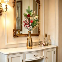 Guirlande de Noël en feuilles de pin dorées et baies de velours rouge, 40 cm (15,75 pouces)