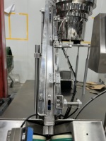 Machine semi-automatique de remplissage et de bouchage de tubes pour comprimés effervescents de vitamines et feuilles de lessive, machine d'emballage et de fabrication