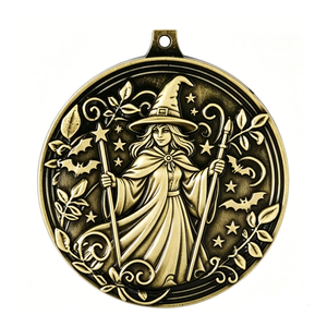 Medalla de Bruja de Latón Chapada en Oro con Diseño de Hada en Relieve para Decoraciones de Halloween - Product Image 1