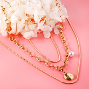 Nouveau design 2022 : Collier pendentif triple chaîne en acier inoxydable, style hip-hop cool et populaire, avec perle Terre délicate – Tendance mode - Product Image 5