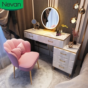 Coiffeuse moderne <span class=keywords><strong>et</strong></span> légère de luxe à led couleur or ensemble de <span class=keywords><strong>commode</strong></span> <span class=keywords><strong>blanche</strong></span> avec miroir <span class=keywords><strong>et</strong></span> tiroirs - Product Image 1