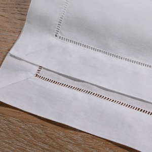 N002-20 Serviettes <span class=keywords><strong>de</strong></span> <span class=keywords><strong>table</strong></span> à ourlet festonné 20" x 20" imprimables et brodables pour mariage, Noël, décoration, en lin et <span class=keywords><strong>coton</strong></span> blanc - Product Image 5