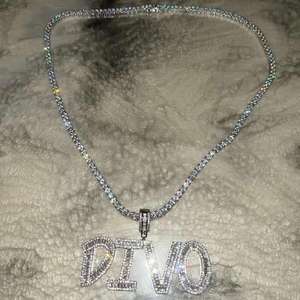 Colgante de moissanita de plata 925 personalizado de alta demanda, letra totalmente helada, diseño único de diamante ostentoso de Hip Hop con alta visibilidad - Product Image 2