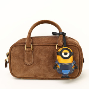Breloque de sac tendance faite à la main avec un design mignon de chrysanthème de dessin animé, pendentif en cuir de mouton rembourré 3D - Product Image 3