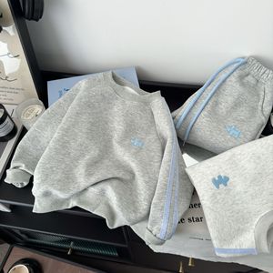 Nouvel ensemble de survêtement en coton brodé de dessins animés pour <span class=keywords><strong>enfants</strong></span>, collection Printemps 2026, pour garçons et filles, style sport décontracté, deux pièces (sweat-shirt et pantalon de survêtement) - Product Image 1