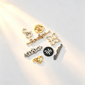 Etiquetas Metálicas Fundidas a Presión Personalizadas y Duraderas, Etiquetas Cosidas con Logotipo de Marca, Emblemas Metálicos con Nombre Privado para Prendas y Artículos de Cuero - Product Image 3