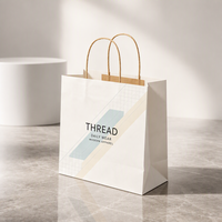 Sac fourre-tout en papier imprimé avec logo personnalisé de marque boutique, poignée en corde torsadée en kraft, sac de shopping en papier blanc
