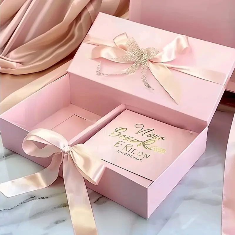 Caja de papel para ropa con solapa magnética blanca de lujo personalizada Cajas de Regalo con cierre magnético plegable con cinta rosa