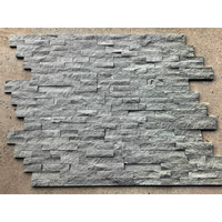 Panneau de quartzite gris naturel à face fendue argentée, revêtement mural en pierre empilée pour crédence de cuisine et mur de douche