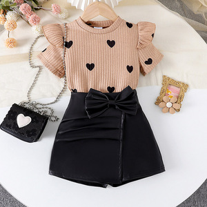 Nouvelle Collection Été Vêtements Enfants Filles T-shirt à Manches Volantes Col Rond et Jupe-Culotte en Similicuir 2 Pièces pour Filles - Product Image 2