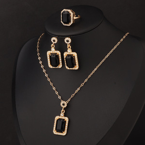 Collana <span class=keywords><strong>con</strong></span> Pendente Smeraldo PFT dal Design Esclusivo, Lusso Leggero e Versatile, Set di Gioielli da Donna di Tendenza per il Commercio Transfrontaliero - Product Image 2