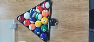 Bán Buôn Biểu Tượng Tùy Chỉnh Tám mươi Bóng Nhựa Phenolic Snooker Hồ Bơi Bóng Đặt 57.2Mm Cue Bóng Với Hộp Gói Cho Thể Thao Sử Dụng - Product Image 3