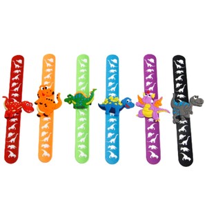 Bracelet à claquer en silicone mignon Flybear en forme de <span class=keywords><strong>dinosaure</strong></span> pour enfants, bracelet à claquer en silicone imprimé avec un <span class=keywords><strong>beau</strong></span> <span class=keywords><strong>dinosaure</strong></span> - Product Image 1