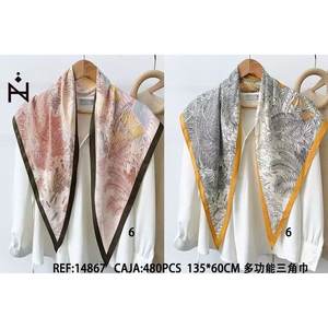 Sciarpa triangolare Ziinio 135x60 cm, foulard stampato per donna, accessorio di moda multifunzionale per tutte le stagioni - Product Image 3