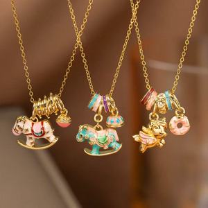 Collier élégant en <span class=keywords><strong>bois</strong></span> émaillé et acier inoxydable avec placage or 18 carats, conçu spécifiquement pour les femmes et les enfants - Product Image 1