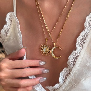 Collier pendentif lune MYNECK pour femme, en acier inoxydable plaqué or 18 carats PVD, résistant au ternissement, <span class=keywords><strong>style</strong></span> chrétien, tendance et mode - Product Image 1