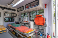 Tout Nouveau Pick-up Ambulance Toyota Hilux Diesel Tout-Terrain Blanc+Rouge Transmission Manuelle Véhicule d'Urgence Équipement Médical EURO