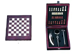 K0428-4w صندوق خشبي مع الشطرنج الدولي أدوات على شكل زجاجات النبيذ مجموعة