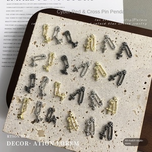 Dijes de Uñas de Aleación con Cruz Gótica y Orbe, Tachuelas Metálicas 3D de Lujo Punk para Uñas Postizas, Accesorios para Decoración de Uñas DIY - Product Image 2