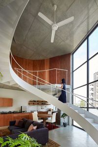 Escalera Curva de Lujo para Villa, Escalera Moderna Curva de Acero con Barandilla de Vidrio Templado - Product Image 5