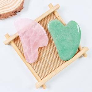 Outil de massage facial et corporel Gua Sha en quartz rose, pierre Bian, jade véritable et cristal de quartz avec logo personnalisé - Product Image 2