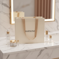 Sacs en papier de luxe jetables écologiques haut de gamme personnalisables avec logos, poignées en corde de coton et rubans, impression flexographique