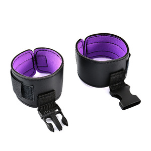 Set <span class=keywords><strong>Bondage</strong></span> SM 8 Pezzi: Manette, Cavigliere, Collare con Catena, Bavaglio, Morsetti per Capezzoli, Frusta, Giocattoli Erotici Fetish per Donne - Product Image 5