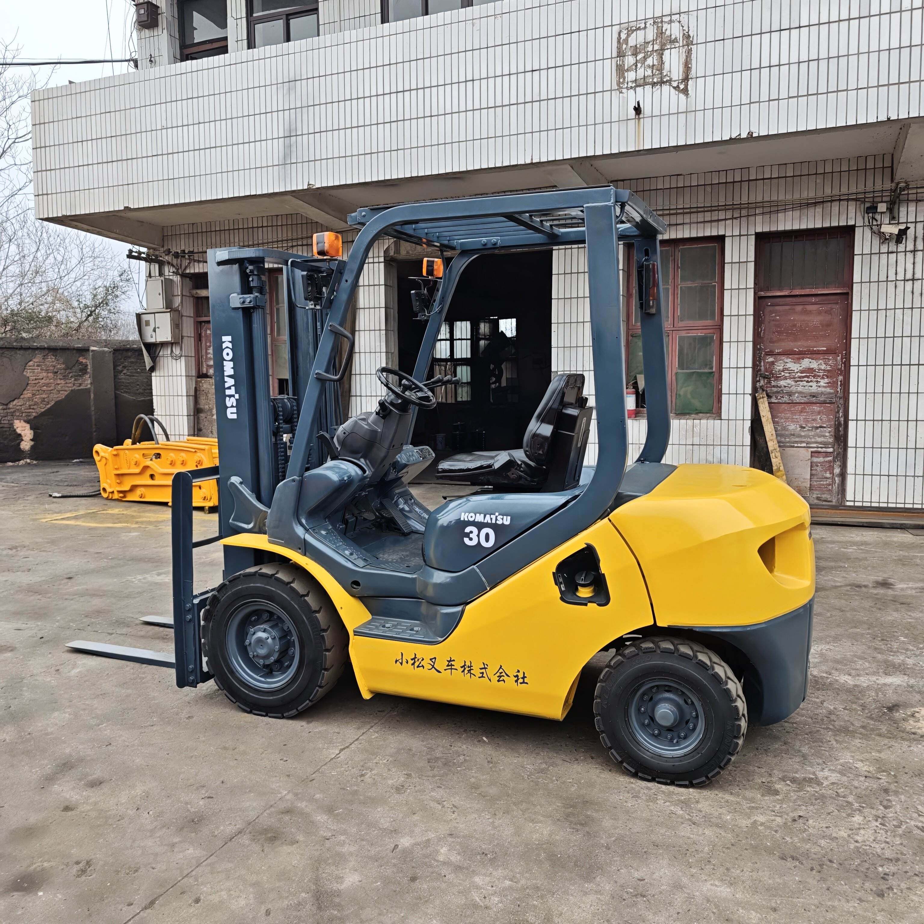 สีเหลือง