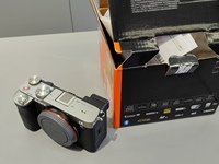 Appareil photo hybride professionnel Alpha A7C 4K HD pas cher avec capteur CMOS, stabilisation électronique de l'image, batterie rechargeable et mémoire