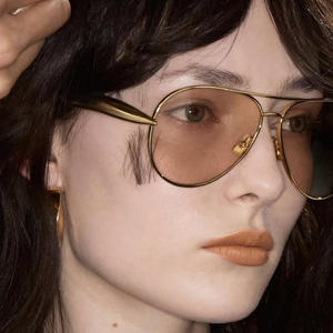 2025 nuevas gafas de sol Retro piloto para mujer, gafas de sol de moda de tiro callejero de gama alta con lentes UV400, monturas blancas doradas - Product Image 3