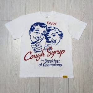 T-shirt 'That's <span class=keywords><strong>a</strong></span> Awful Lot of Cough Syrup' Classica, di Alta Qualità, 100% Cotone, con Capacità di Scansione Riflettente - Product Image 4