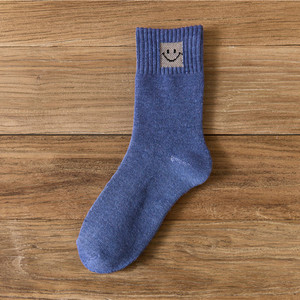 Vente <span class=keywords><strong>en</strong></span> gros de chaussettes pour enfants chaussettes <span class=keywords><strong>mi</strong></span>-tube <span class=keywords><strong>en</strong></span> <span class=keywords><strong>coton</strong></span> coloré épais et chauds <span class=keywords><strong>bas</strong></span> noirs - Product Image 4