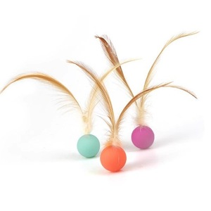 Balles rebondissantes en caoutchouc à motif plume de chat QW2038 Jouets interactifs pour animaux de compagnie - Product Image 2