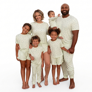 Pijamas Familiares Certificados BSCI OEKO TEX, de Algodón y Bambú con Estampado, Ropa de Dormir Transpirable, Conjuntos Casuales para Mamá, Papá, Niños e Infantes - Product Image 1