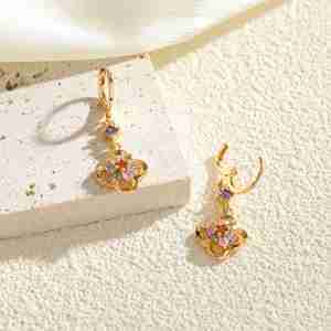 Diseños de lujo Pendientes de cobre de Latón chapado en oro Joyas de diamantes de imitación indios Pendientes de circón de oro árabe - Product Image 5