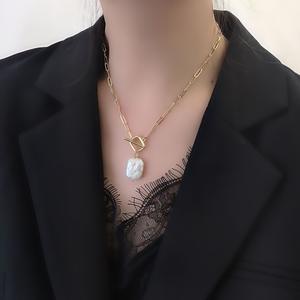 Collier en perles baroques de style 2021 pour femmes, forme naturelle avec un tempérament français léger et luxueux, chaîne de clavicule - Product Image 1