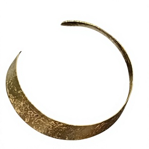 Brazalete Ajustable de Latón con Acabado Liso, Estilo Clásico y Elegante, para Amantes de la Moda de Lujo - Product Image 1
