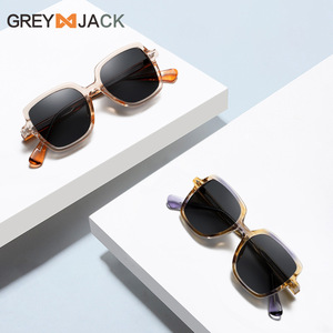 Gafas de Sol para Mujer Grey Jack, UV400 Polarizadas, Montura de PC, Lentes TAC Transparentes Incoloras, Montura Grande, Estilo Moderno - Product Image 2