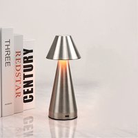 Lampe de table LED sans fil moderne, design métallique avec commande tactile et alimentation par batterie rechargeable