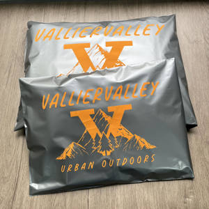 Sobres de Poliéster Plateados Personalizados con Impresión Naranja - Bolsas de Envío Impermeables para Ropa y Equipo de Exterior - Product Image 2