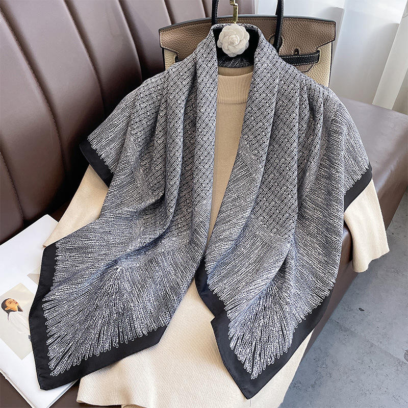 Black and White Simple Geometric Striped Printed Scarf Ethnic Lady