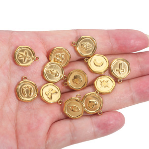 <span class=keywords><strong>B</strong></span>án buôn thép không gỉ 18K PVD vàng <span class=keywords><strong>b</strong></span>ướm tình yêu Chéo Neo vòng mặt dây Charms DIY đối với trang sứ<span class=keywords><strong>c</strong></span> làm phụ kiện - Product Image 3