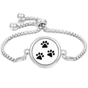 Pulsera Ajustable con Colgante Difusor de Aromaterapia de Acero Inoxidable Chapado en Oro, Diseño Geométrico y Moderno - Product Image 6